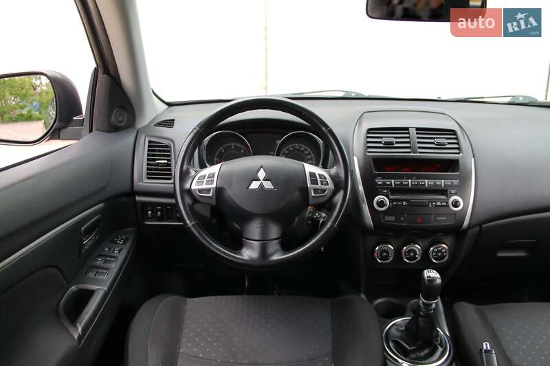 Позашляховик / Кросовер Mitsubishi ASX 2012 в Сарнах