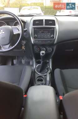 Внедорожник / Кроссовер Mitsubishi ASX 2013 в 