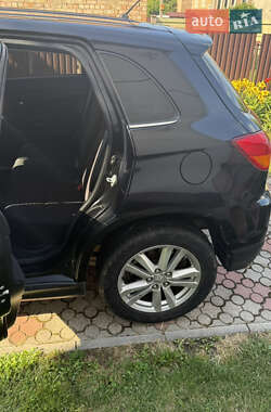 Внедорожник / Кроссовер Mitsubishi ASX 2010 в 