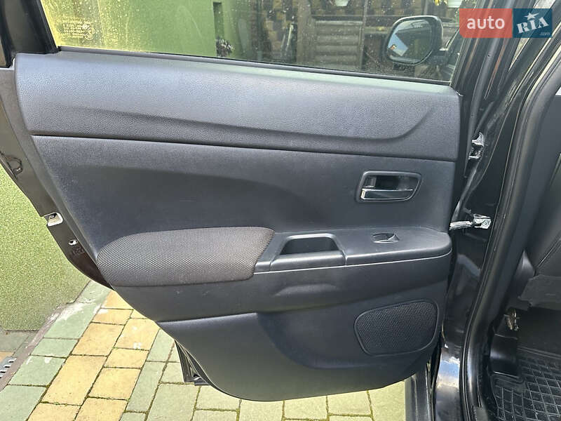 Внедорожник / Кроссовер Mitsubishi ASX 2011 в Новояворовске