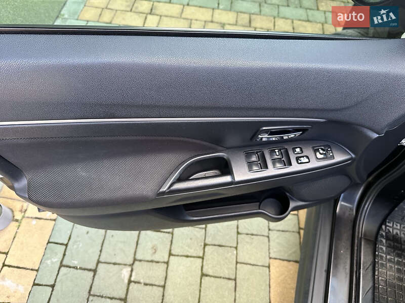 Внедорожник / Кроссовер Mitsubishi ASX 2011 в Новояворовске