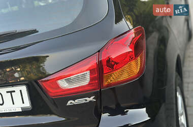 Внедорожник / Кроссовер Mitsubishi ASX 2010 в 