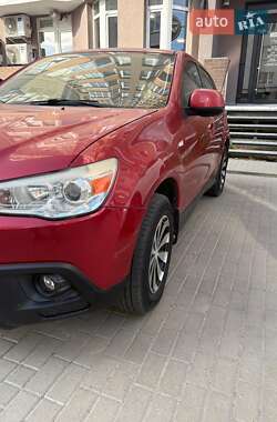 Внедорожник / Кроссовер Mitsubishi ASX 2012 в 