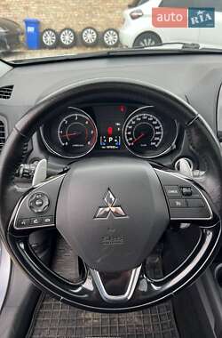 Внедорожник / Кроссовер Mitsubishi ASX 2015 в 