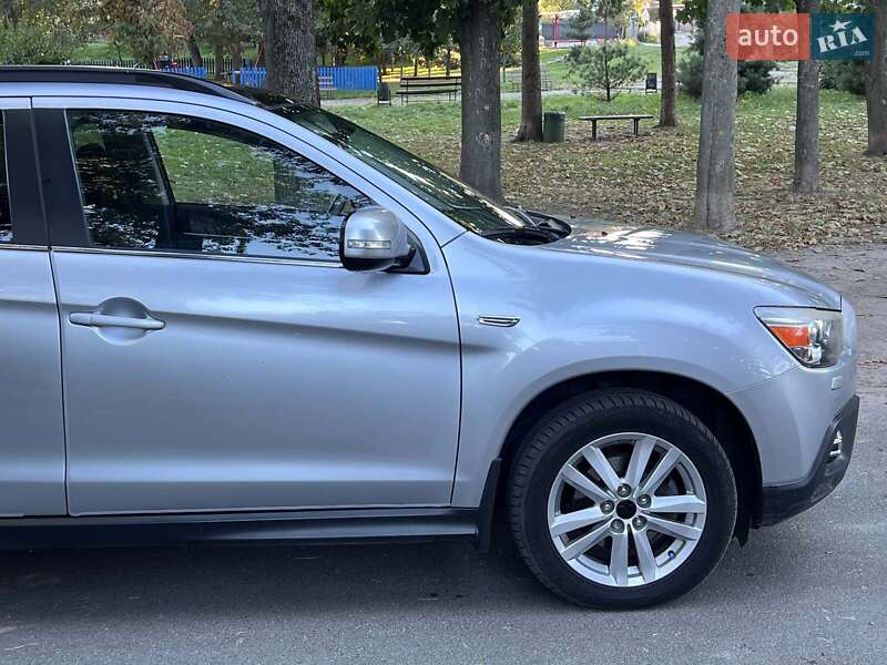 Позашляховик / Кросовер Mitsubishi ASX 2010 в Києві