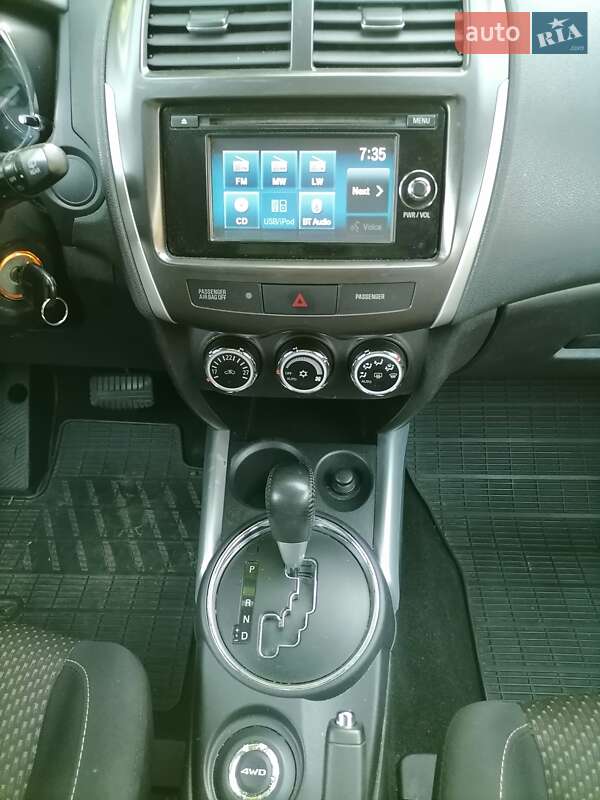 Внедорожник / Кроссовер Mitsubishi ASX 2013 в Бершади