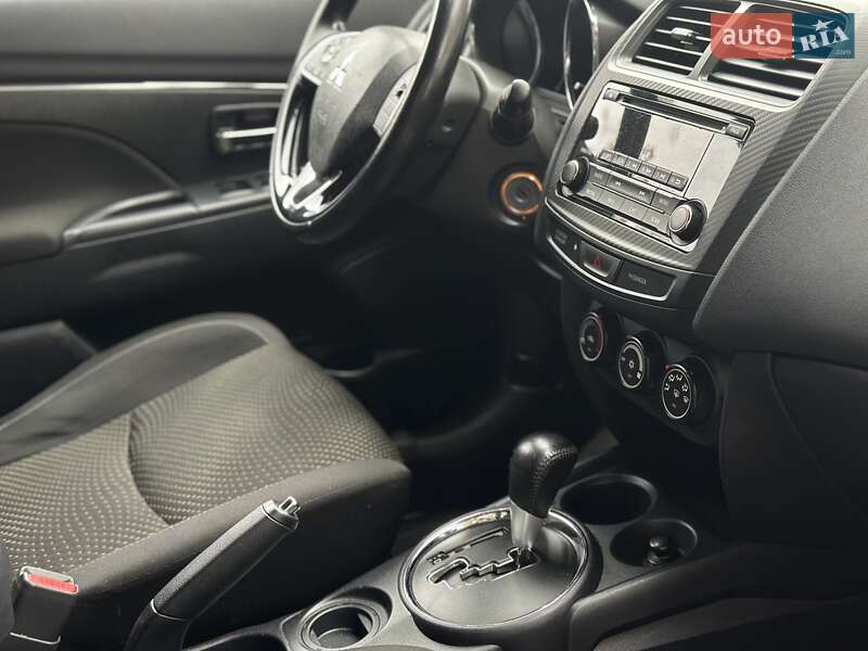 Позашляховик / Кросовер Mitsubishi ASX 2016 в Києві