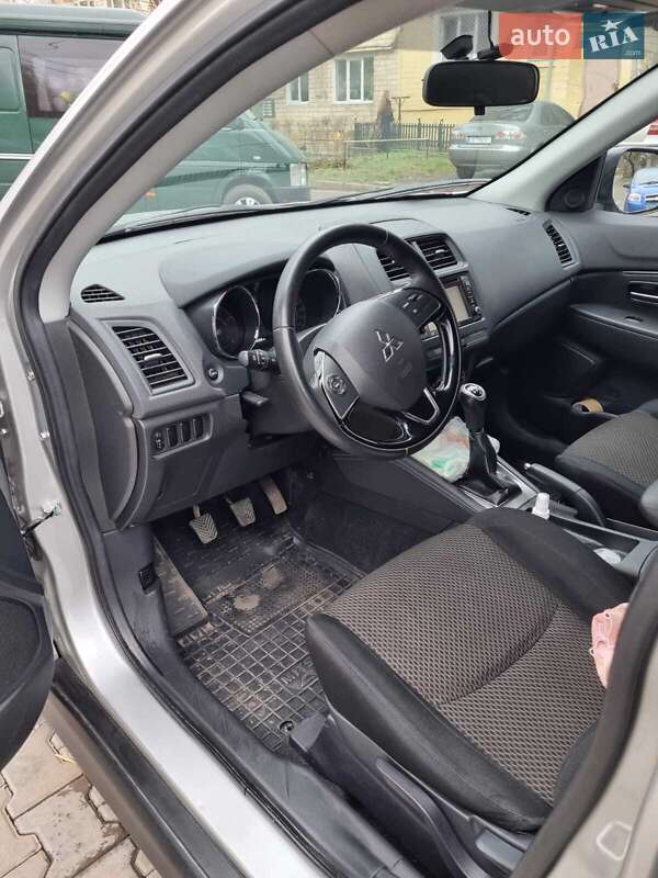 Позашляховик / Кросовер Mitsubishi ASX 2018 в Чернівцях