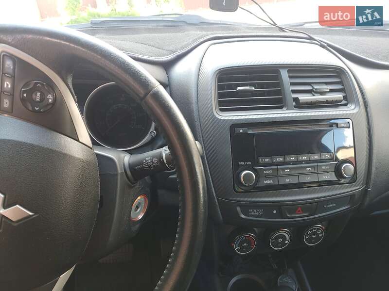 Позашляховик / Кросовер Mitsubishi ASX 2015 в Києві