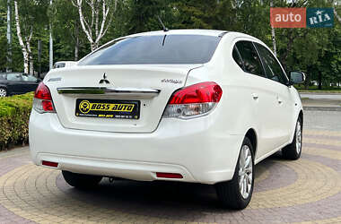 Седан Mitsubishi Attrage 2014 в 