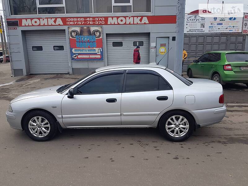 Mitsubishi carisma 2001 года