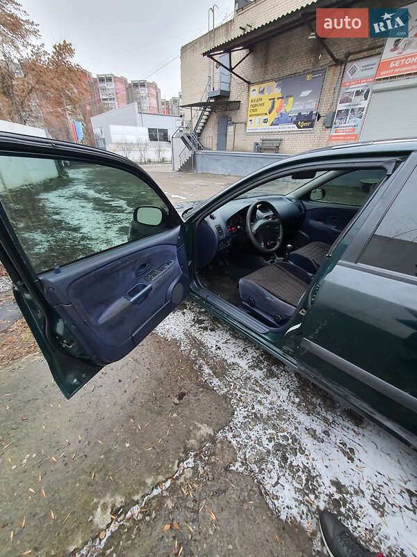 Седан Mitsubishi Carisma 1999 в Дніпрі