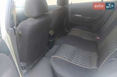 Хэтчбек Mitsubishi Carisma 2000 в 