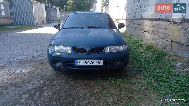 Седан Mitsubishi Carisma 1997 в Киеве