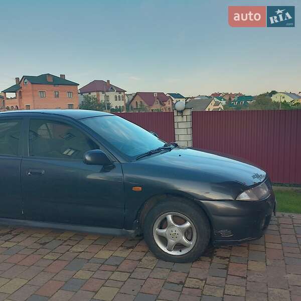 Седан Mitsubishi Carisma 1996 в Львове