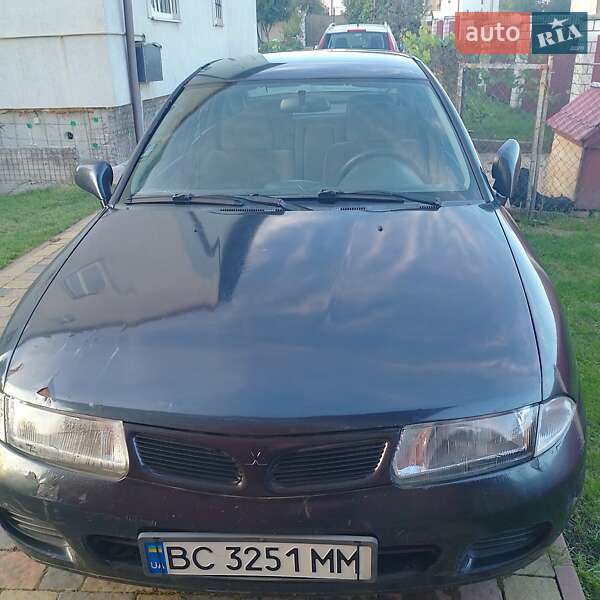 Седан Mitsubishi Carisma 1996 в Львове