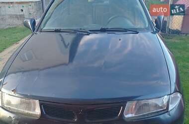 Седан Mitsubishi Carisma 1996 в Львове