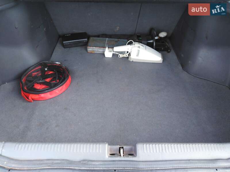 Ліфтбек Mitsubishi Carisma 1998 в Шептицькому