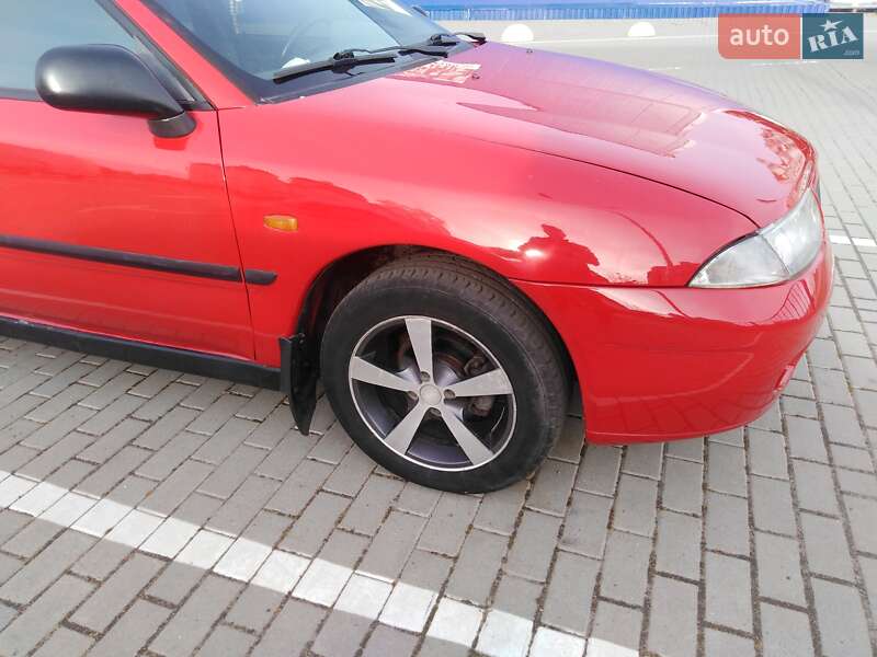 Ліфтбек Mitsubishi Carisma 1998 в Шептицькому