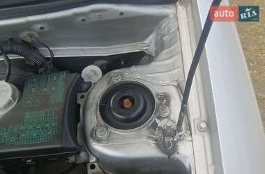 Седан Mitsubishi Carisma 2000 в Ивано-Франковске