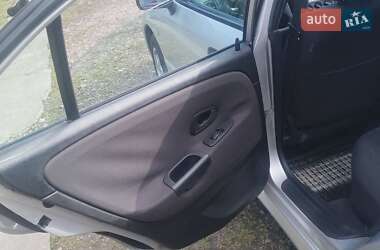 Седан Mitsubishi Carisma 2000 в Ивано-Франковске