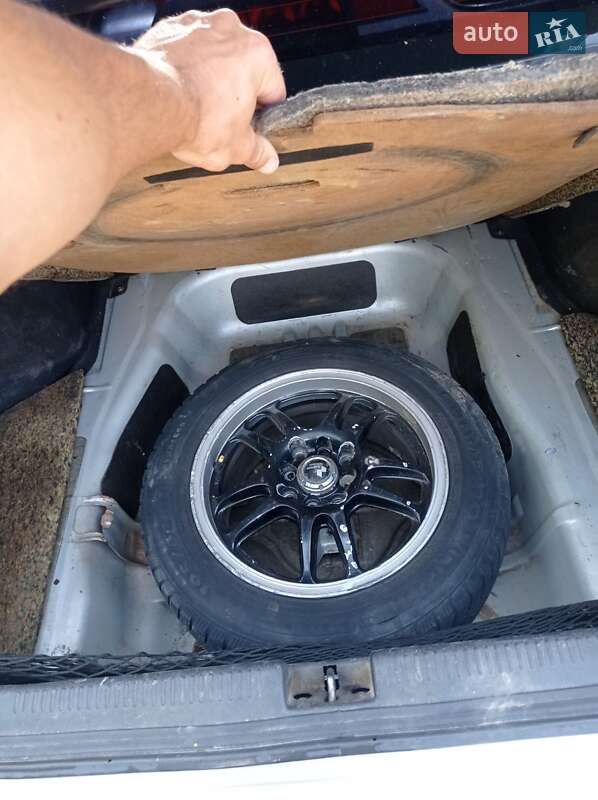 Седан Mitsubishi Carisma 2001 в Шаргороде