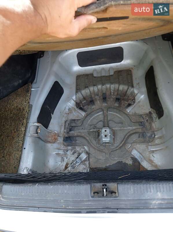 Седан Mitsubishi Carisma 2001 в Шаргороде