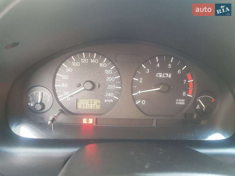 Седан Mitsubishi Carisma 2002 в Черкассах