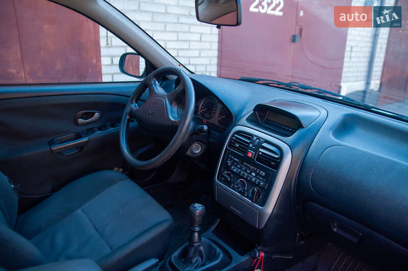 Лифтбек Mitsubishi Carisma 2003 в Киеве