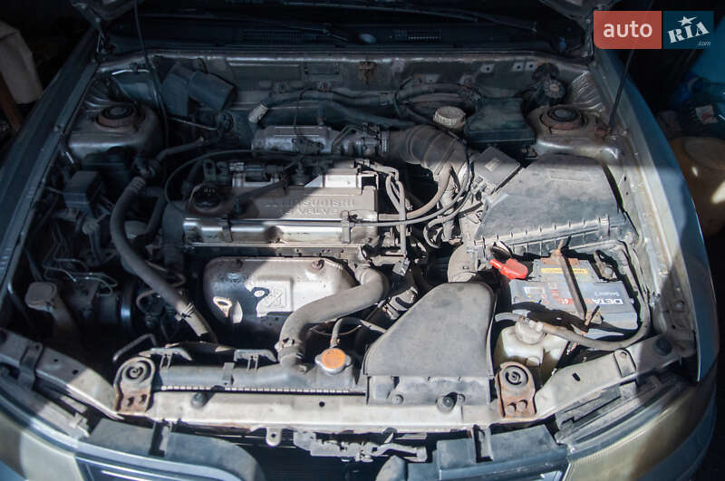 Лифтбек Mitsubishi Carisma 2003 в Киеве