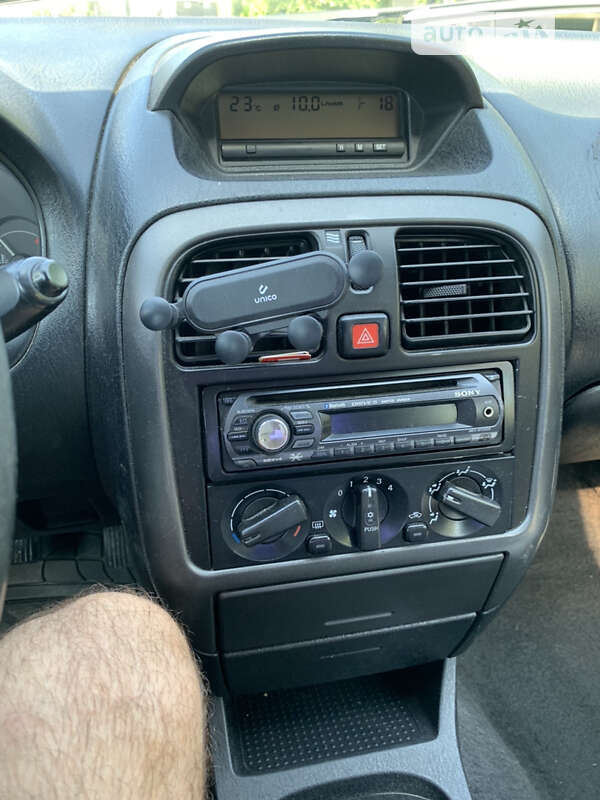 Лифтбек Mitsubishi Carisma 2002 в Рогатине