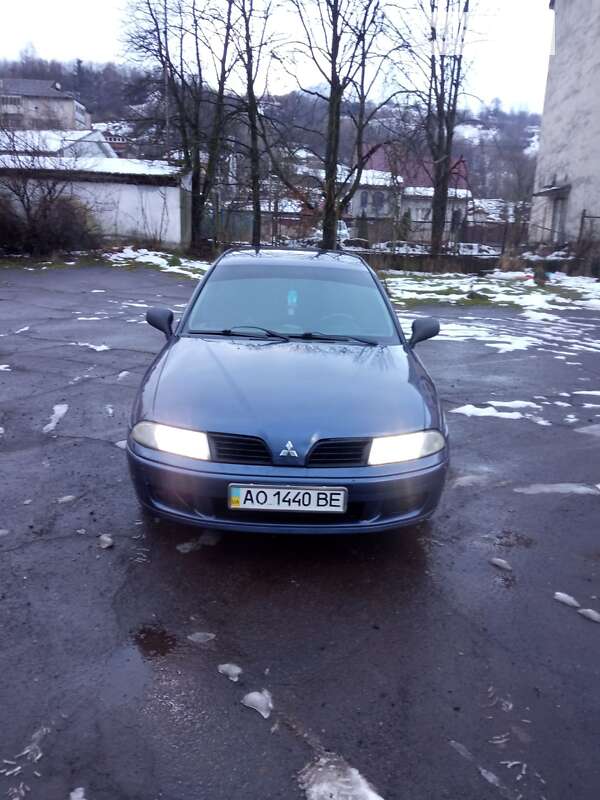 Ліфтбек Mitsubishi Carisma 2002 в Міжгір'ї