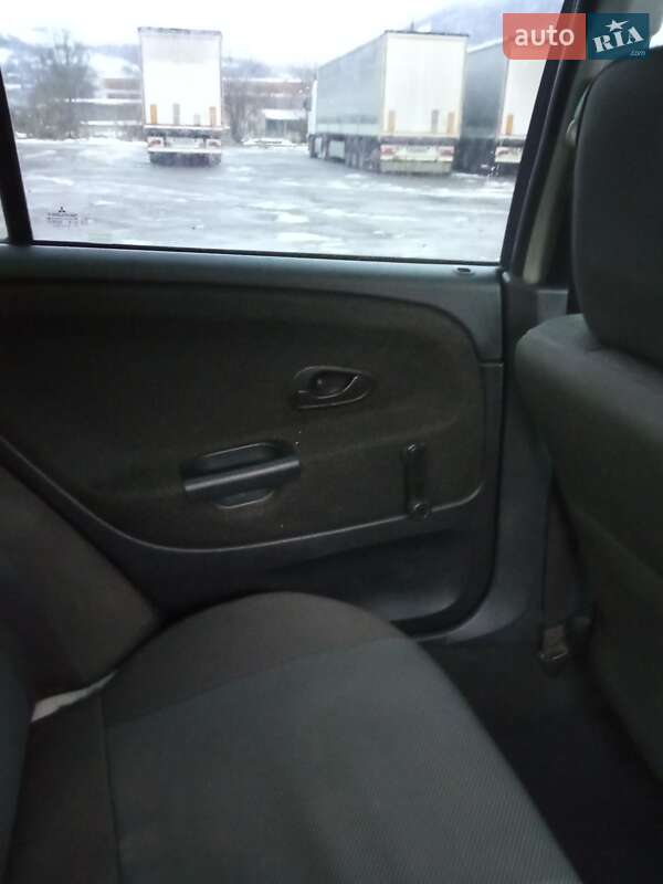 Лифтбек Mitsubishi Carisma 2002 в Межгорье