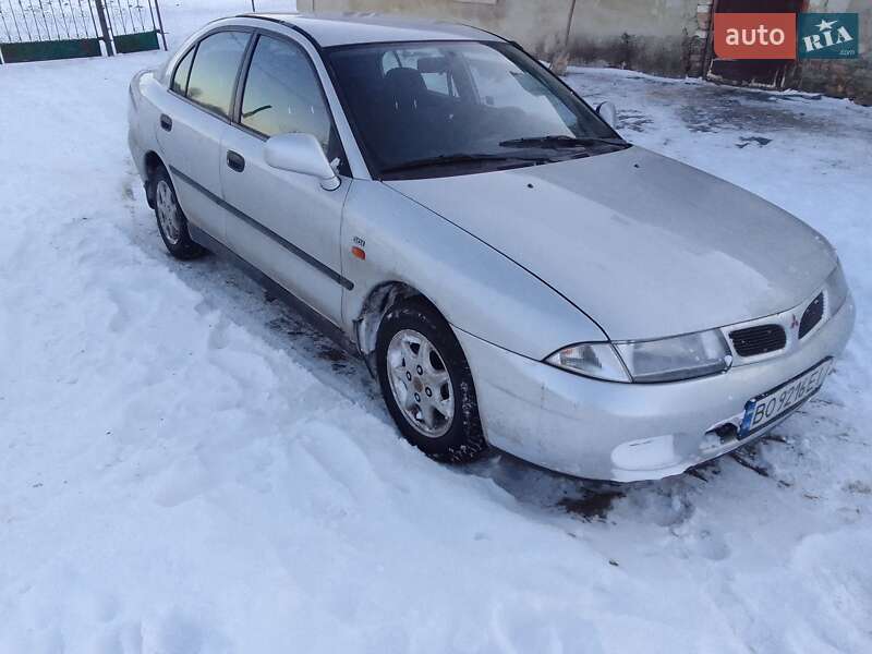 Ліфтбек Mitsubishi Carisma 1999 в Рівному