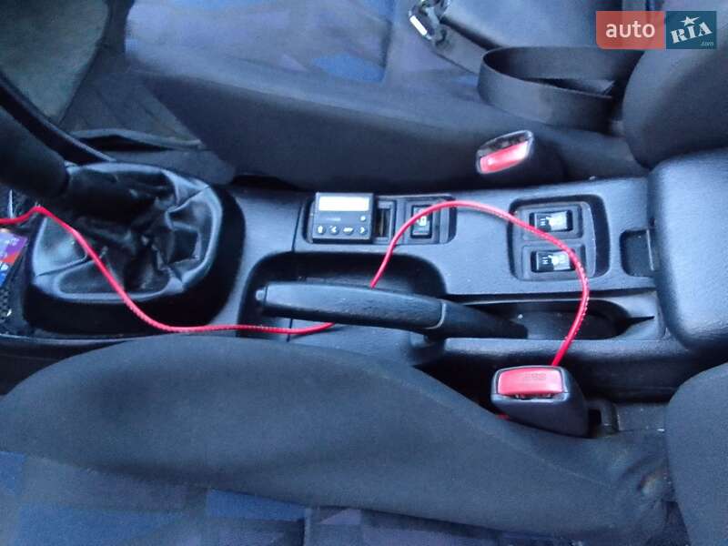 Ліфтбек Mitsubishi Carisma 1999 в Рівному