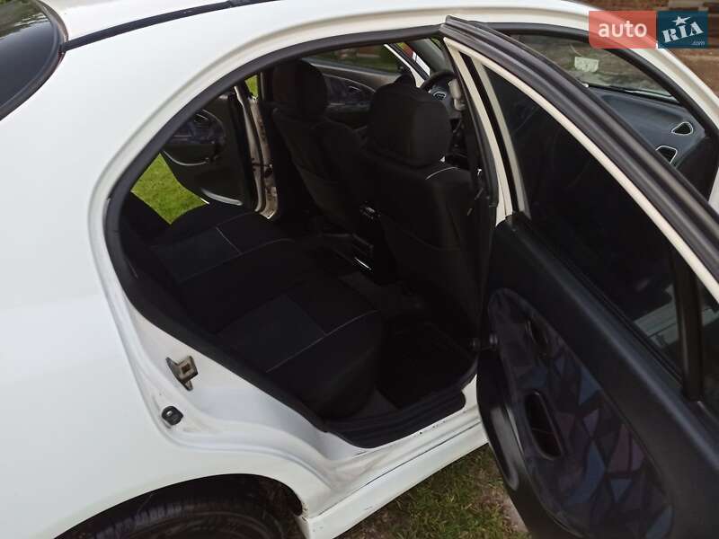 Седан Mitsubishi Carisma 1998 в Львові фото 5 Седан Mitsubishi Carisma 1998 в Львові