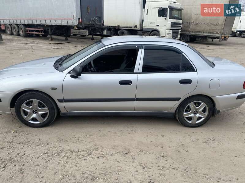 Седан Mitsubishi Carisma 2003 в Киеве
