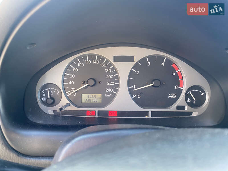 Лифтбек Mitsubishi Carisma 2002 в Житомире