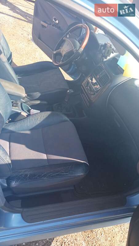 Седан Mitsubishi Carisma 2000 в Гайсине