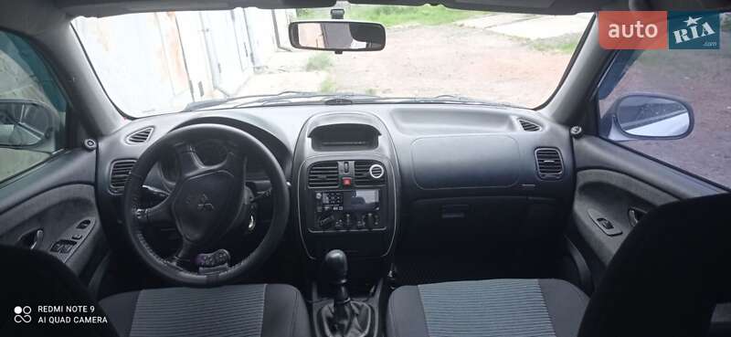 Седан Mitsubishi Carisma 2002 в Сокале