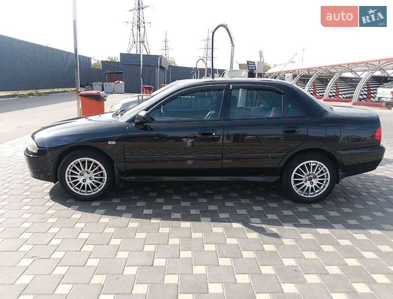 Седан Mitsubishi Carisma 2004 в Полтаві
