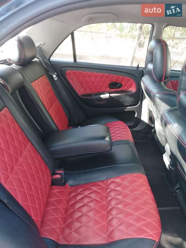 Седан Mitsubishi Carisma 2004 в Полтаві