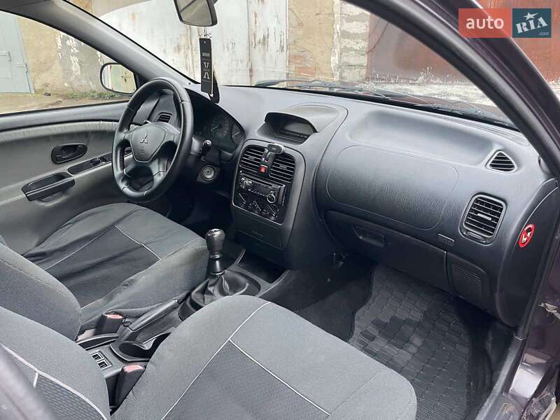 Седан Mitsubishi Carisma 2002 в Жмеринці