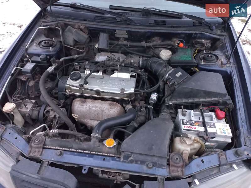 Седан Mitsubishi Carisma 2002 в Сумах