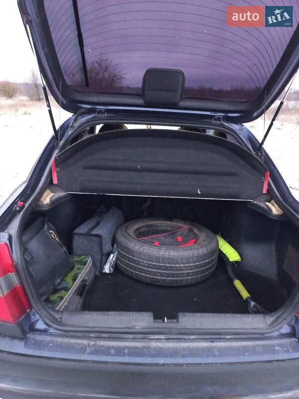 Седан Mitsubishi Carisma 2002 в Сумах