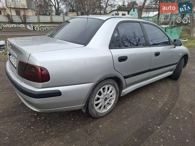 Седан Mitsubishi Carisma 2002 в Гайвороні