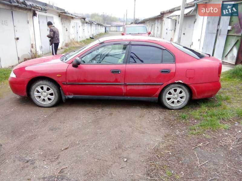 Лифтбек Mitsubishi Carisma 1998 в Черновцах