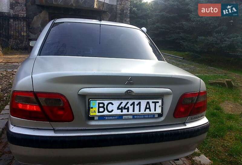 Седан Mitsubishi Carisma 2002 в Львові