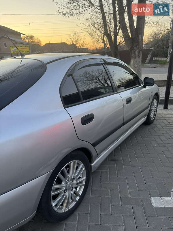 Ліфтбек Mitsubishi Carisma 2003 в Одесі