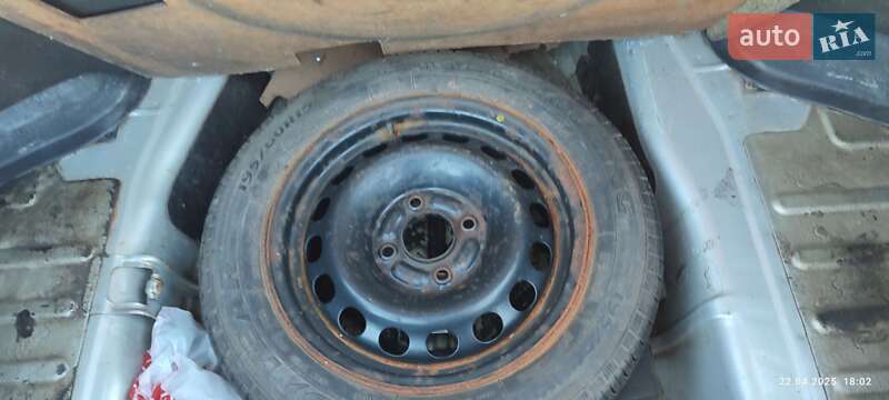 Лифтбек Mitsubishi Carisma 2001 в Дубно